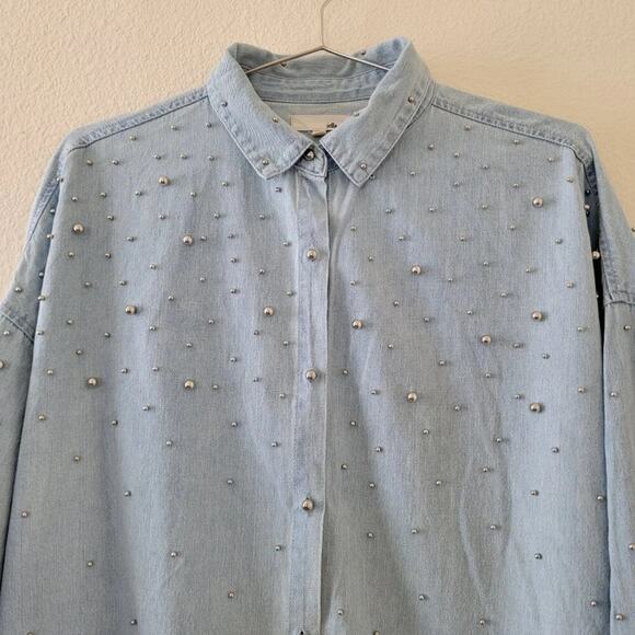 Jella C Embellished Denim Button Down Shirt Womens Sz M Light Blue Silver Studs - Picture 2 of 11